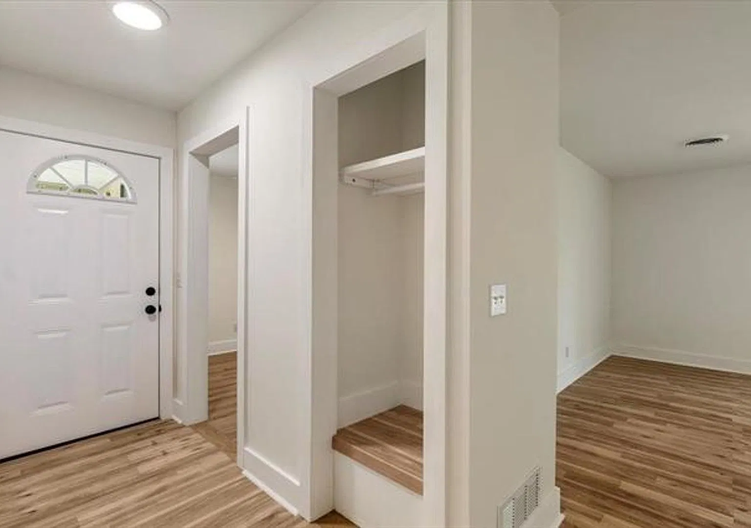 3 Bedroom, 1.5 Bath Beauty! — Photo 4