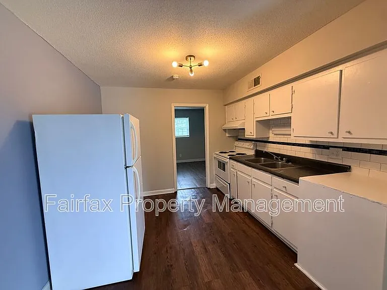 1011 Burke St #14 — Photo 5