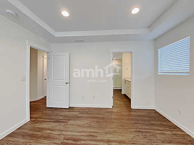 1011 NE 12th Cir — Photo 8