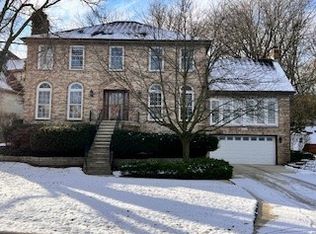 885 Maryknoll Cir, Glen Ellyn, IL 60137