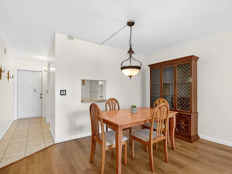 230 NE 26th Ave #302 — Photo 7