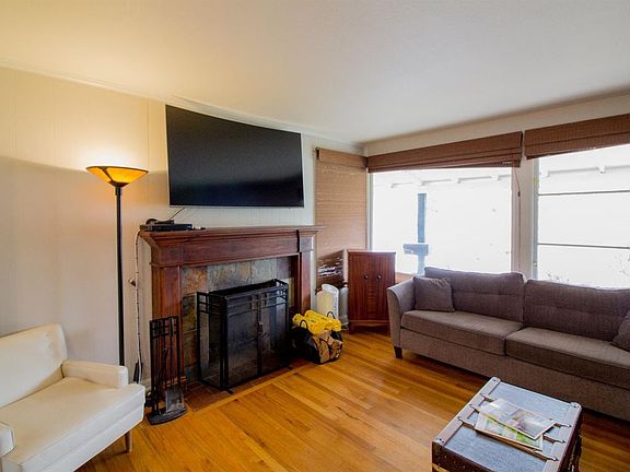 3rd image of 2421 Roslyn Way