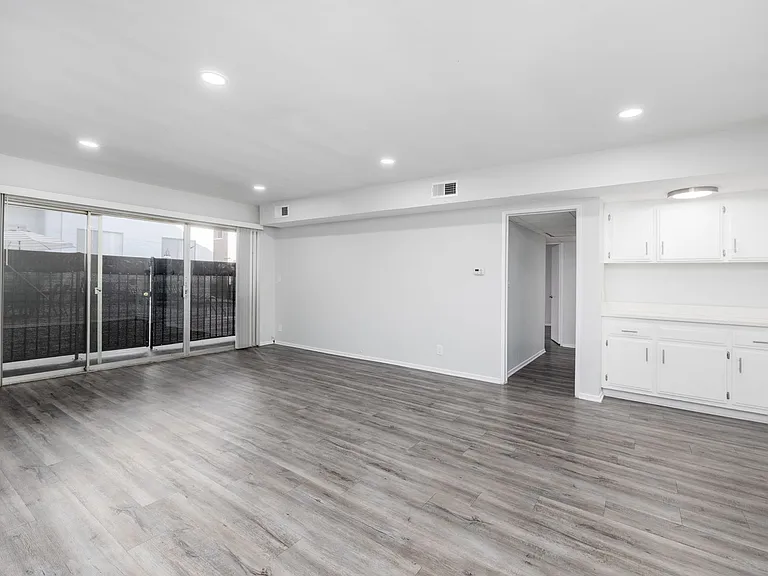 7244 Hillside Ave — Photo 9