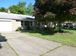 408 Meadowview Dr, Saint Johns, MI