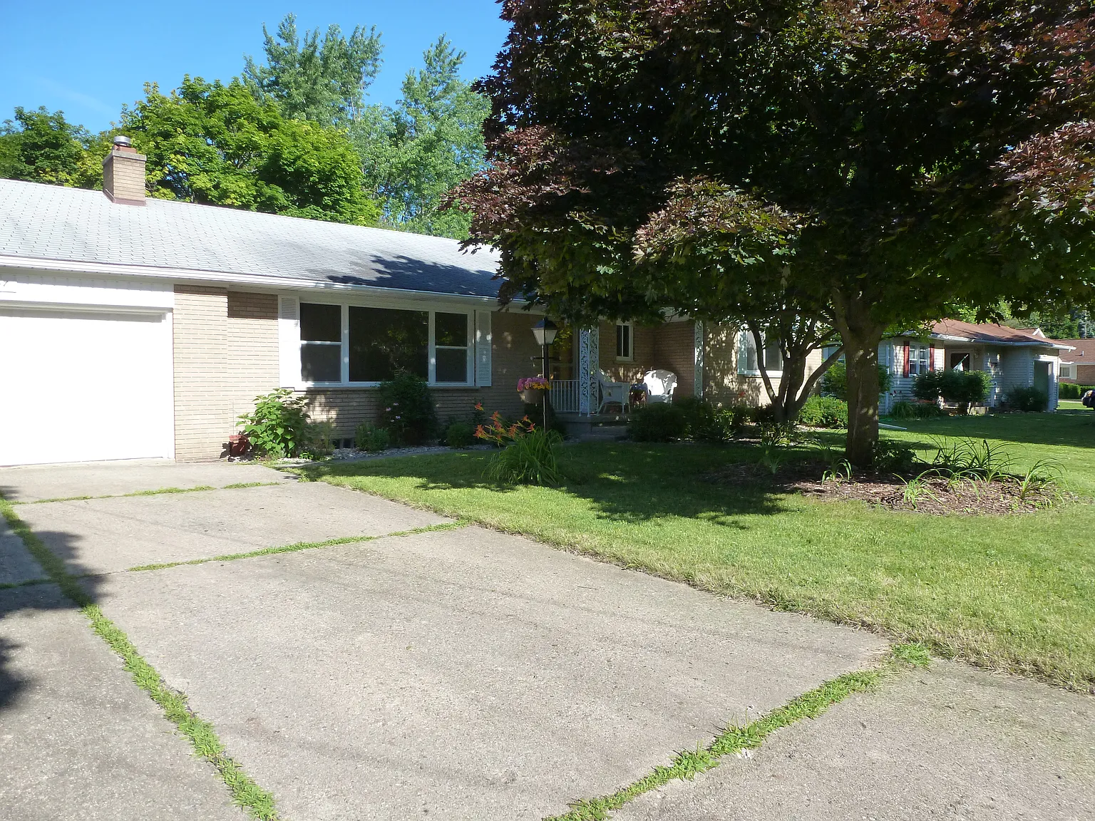 408 Meadowview Dr photo 1