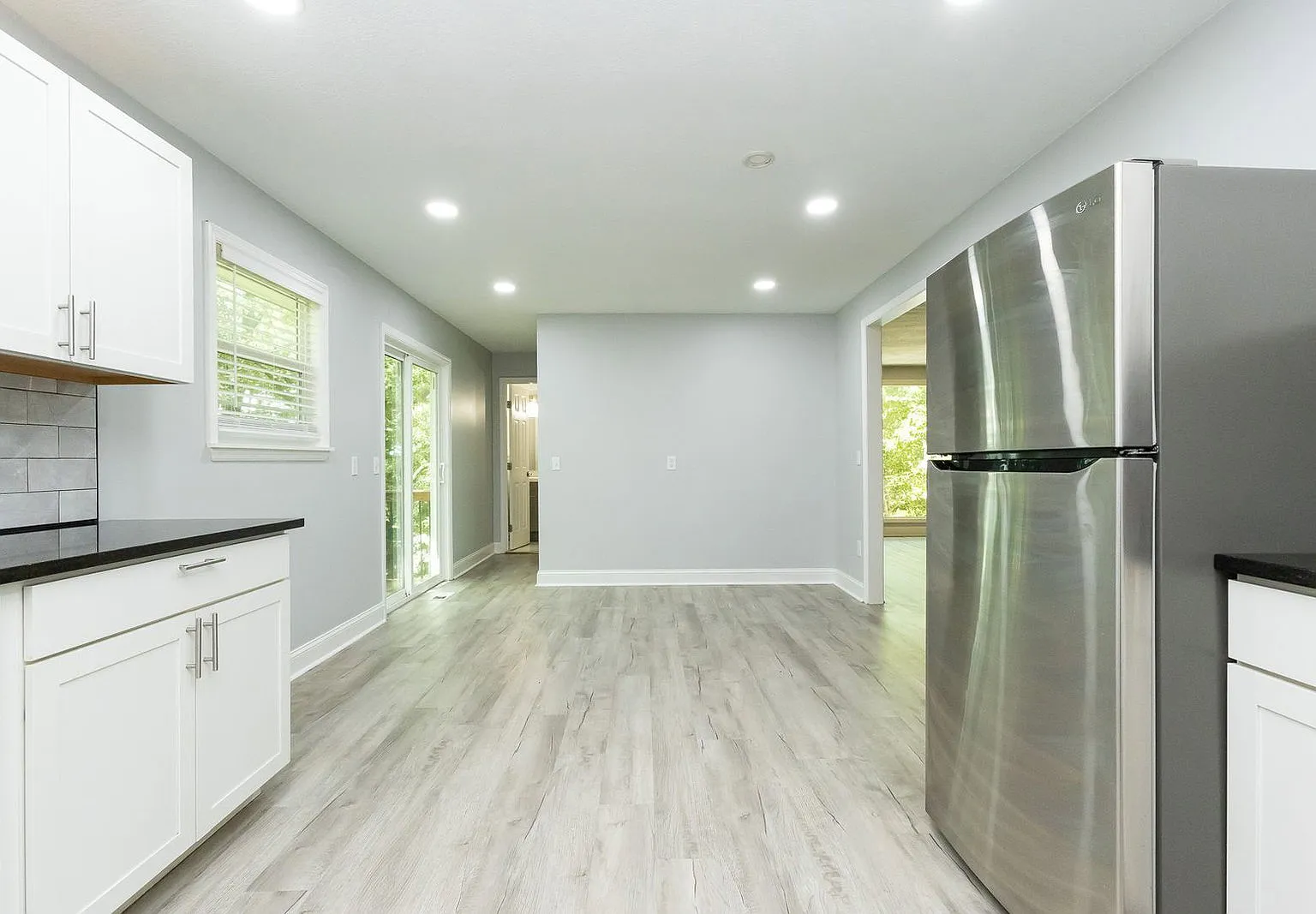 4 bed, 2.5 bath, 2400 sqft, $2,195 — Photo 4