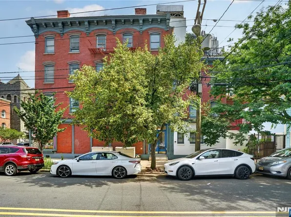 76 Bright St #202, Jersey City, NJ 07302