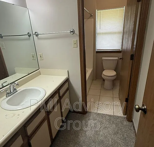 2816 SW Westport Plaza Dr — Photo 8