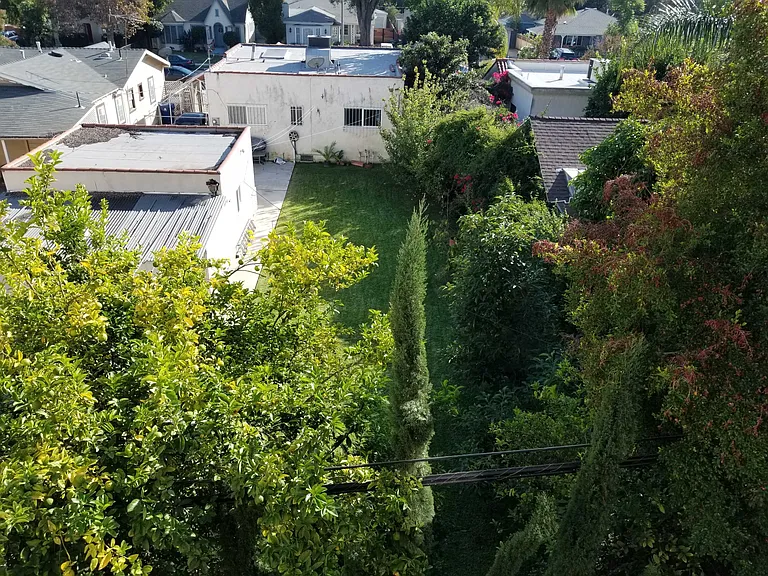 Riverside Dr — Photo 23