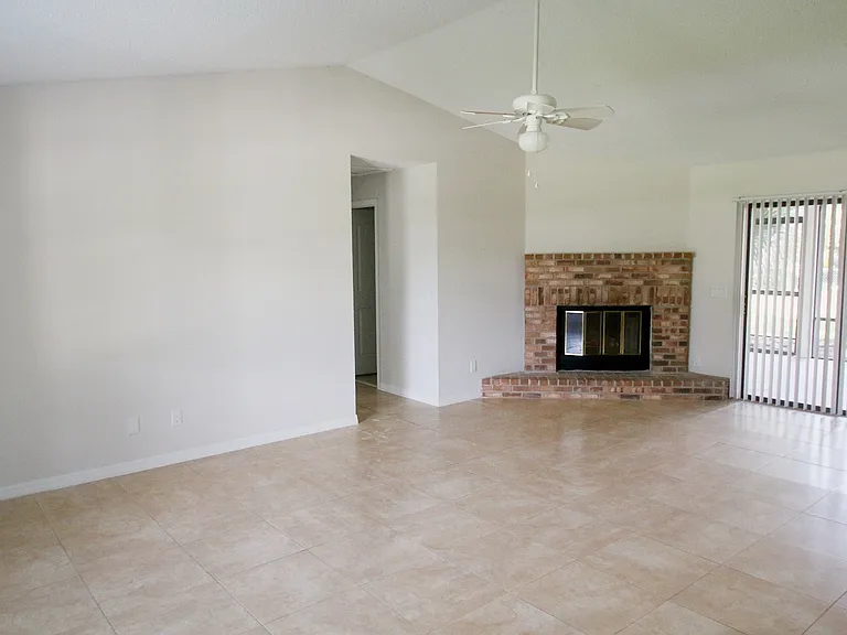 1137 SW Estaugh Ave — Photo 17