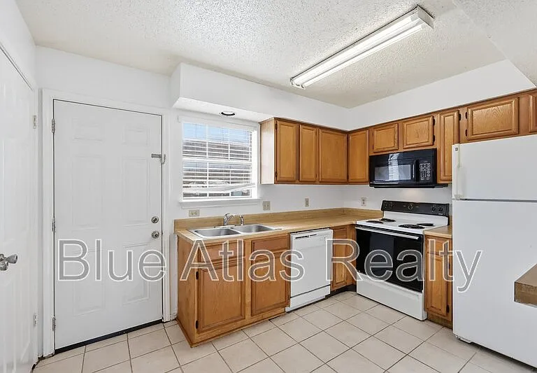 2713 Wimbledon Ct #D — Photo 5