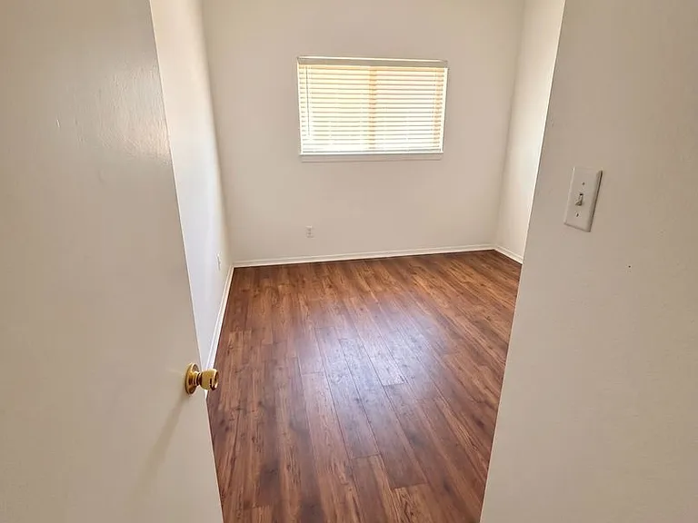 1263 Empire Ave — Photo 7
