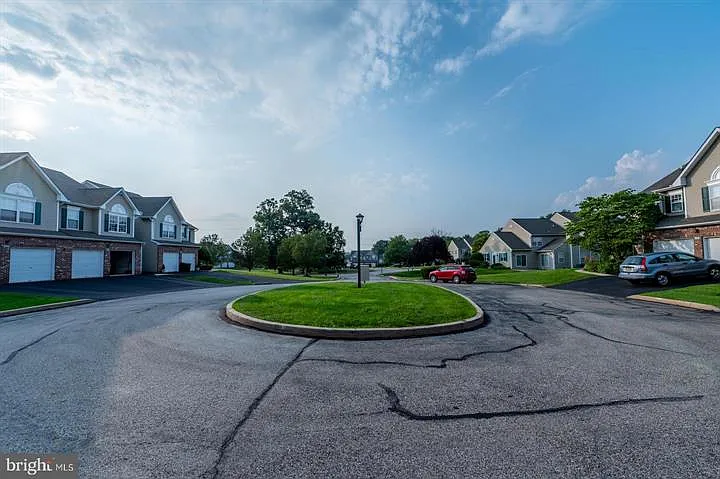 3 bed, 1729 sqft, $3,850 — Photo 3