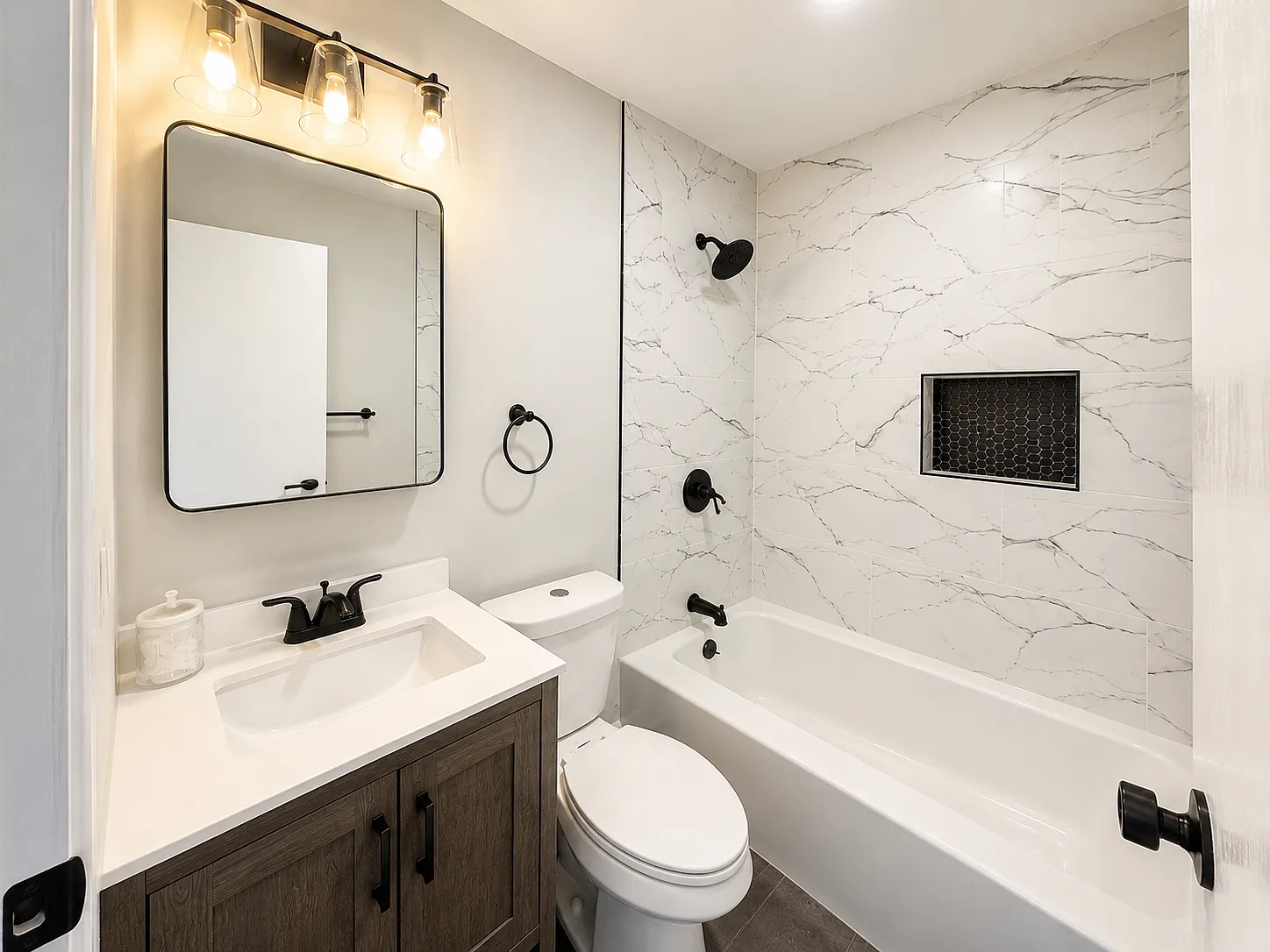 2 bed, 718 sqft, $1,350 — Photo 3