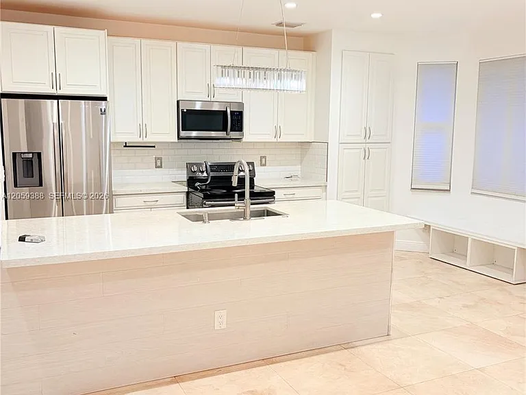 1581 SW 106th Ave — Photo 5