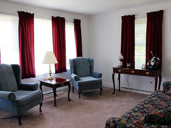 02 - Living Room - View A