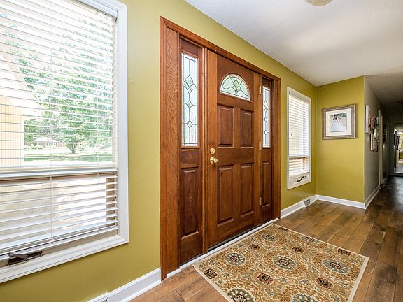 5th image of 155 Roger Dr