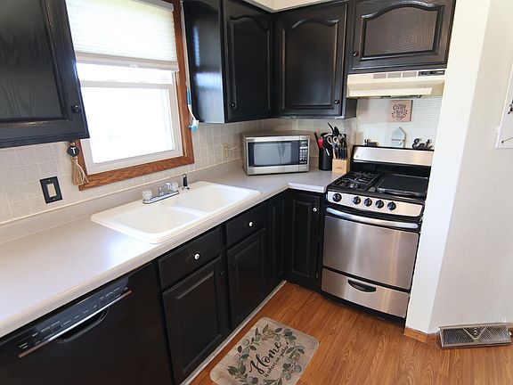 3rd image of 725 Roosevelt Ave