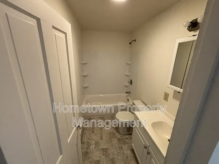 1135 E Chestnut St — Photo 9