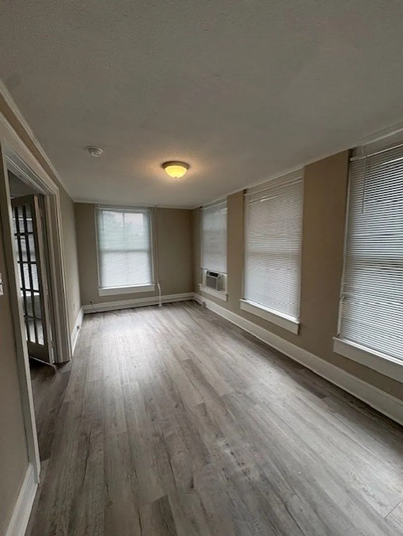 Fairmount Apartments — Photo 3