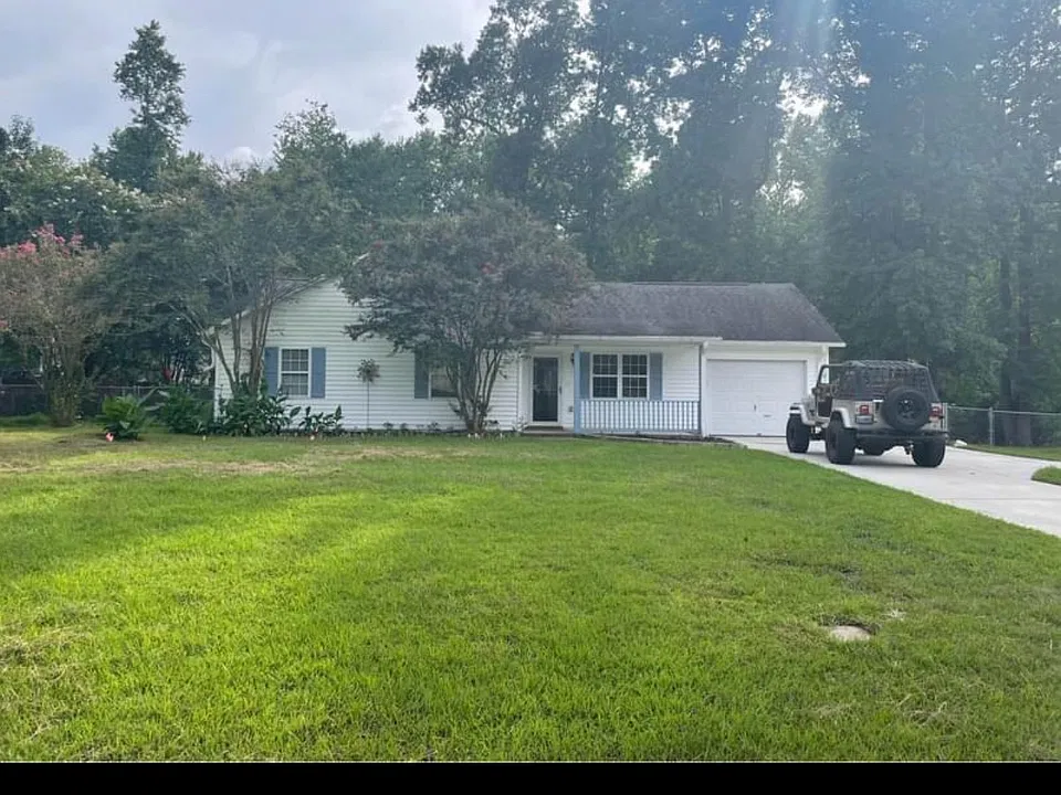 115 Sweetwater Dr
