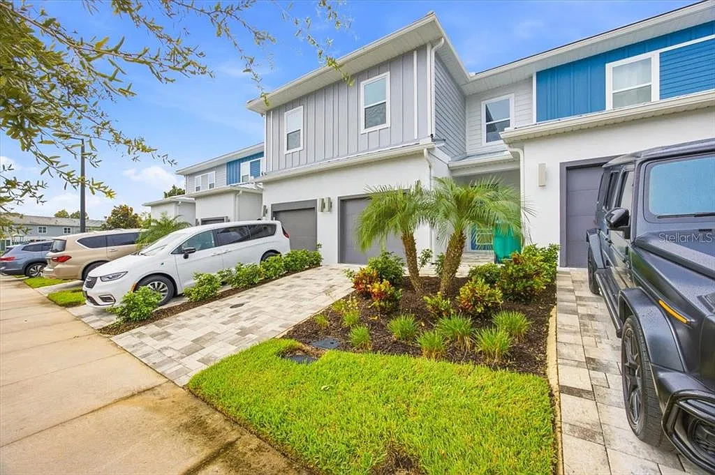 3 bed, 2.5 bath, 1708 sqft, $2,800 — Photo 3