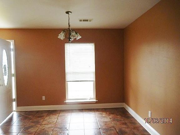 4th image of 744 Camelia Ave