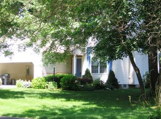 21 Cassidy Dr, Saratoga Springs, NY 12866