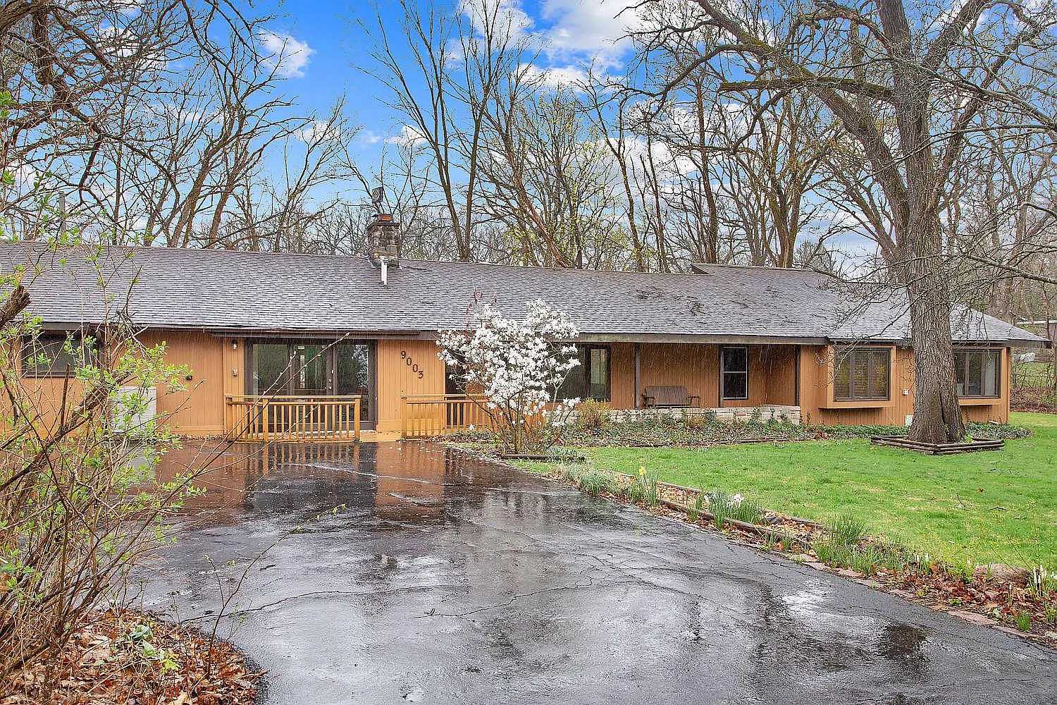9003 W Hillcrest Ln photo 1