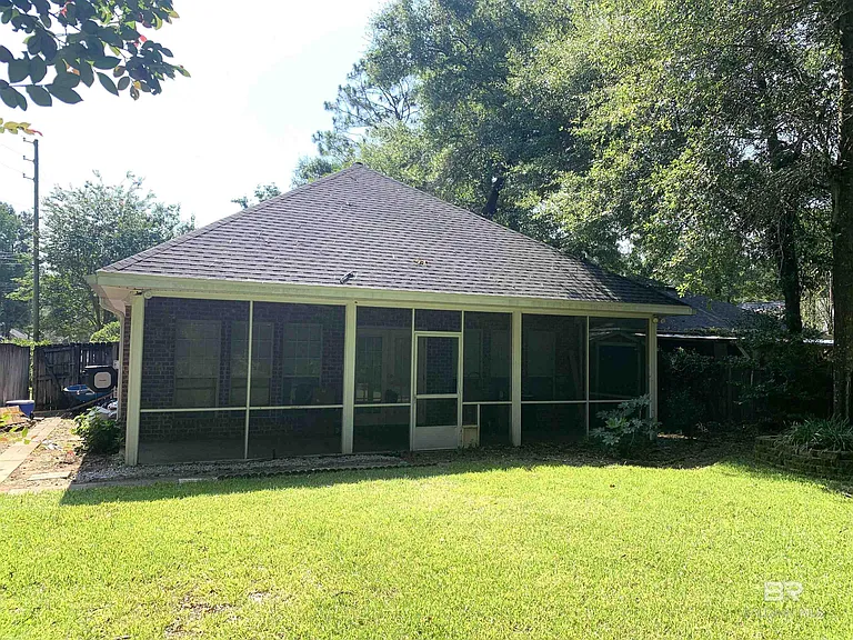 1000 Wesley Ave — Photo 4