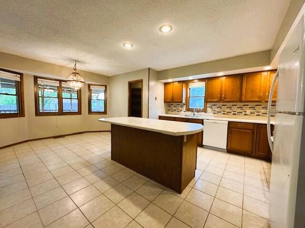 3820 S Virginia Place, Springfield, MO 65807