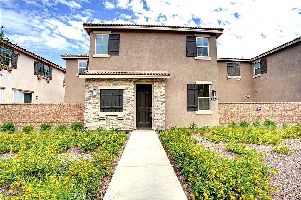 3 bed, 2.5 bath, 1807 sqft, $3,050 — Photo 1