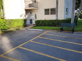 9520 S Hollybrook Lake Dr APT 101, Pembroke Pines, FL 33025