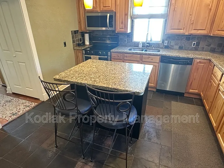 467 E 5th Ave — Photo 11