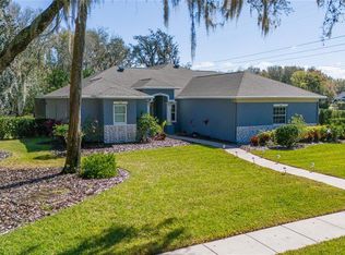 6204 Kingbird Manor Dr, Lithia, FL 33547