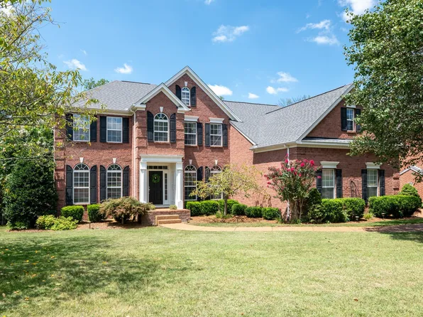 135 Windham Cir, Hendersonville, TN 37075