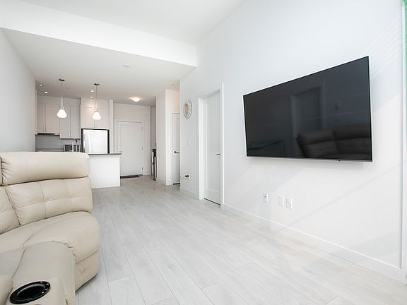 5th image of 20829 77a Ave #512