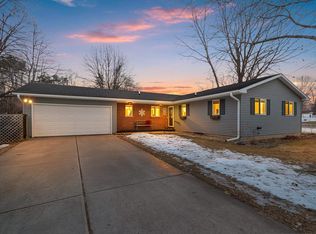 828 Robin Ln, Shawano, WI 54166