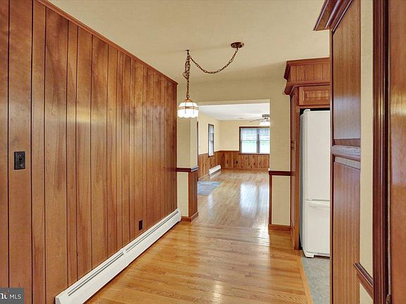 3rd image of 41 Jayann Dr