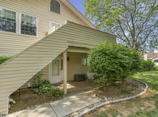 3 Dunbar Ct, Bedminster, NJ 07921