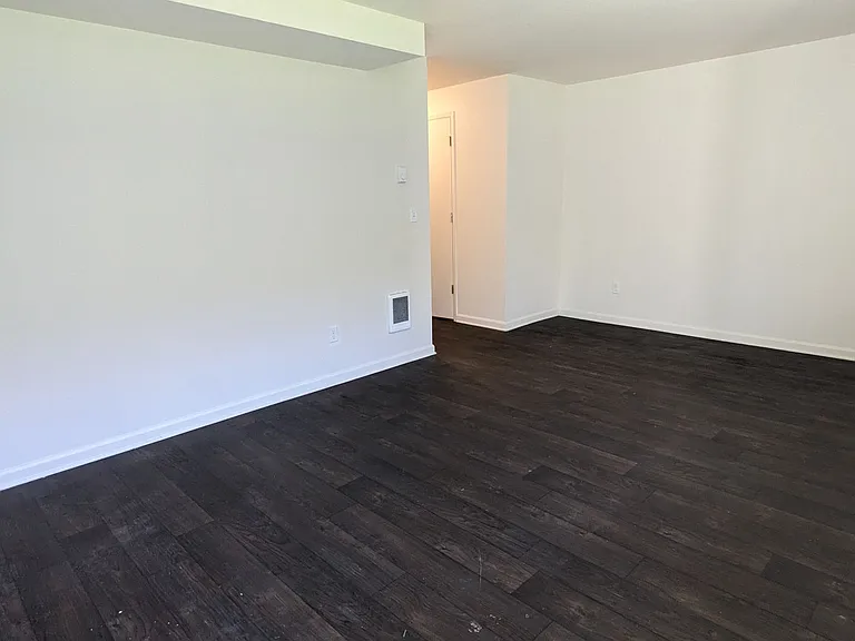 Royal Crest Townhomes — Photo 21