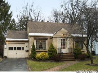 17 Woodlawn Ave E, Utica, NY 13501