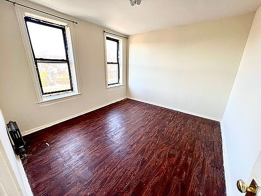 2nd image of 1781 E 16th St #4C