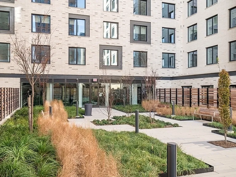 350 Clarkson Ave #811 — Photo 8