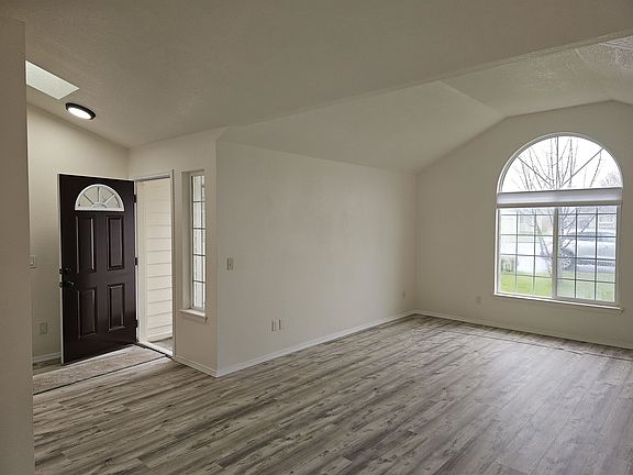 4th image of 120 Georgetown Pl