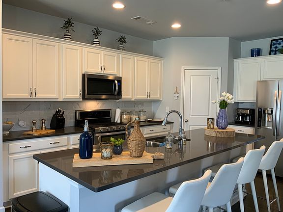 2nd image of 513 Evans Ln