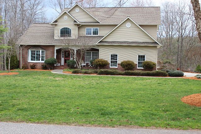 1st image of 465 Walnut Way