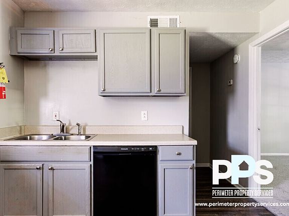 3rd image of 1126 Maple St Unit 12