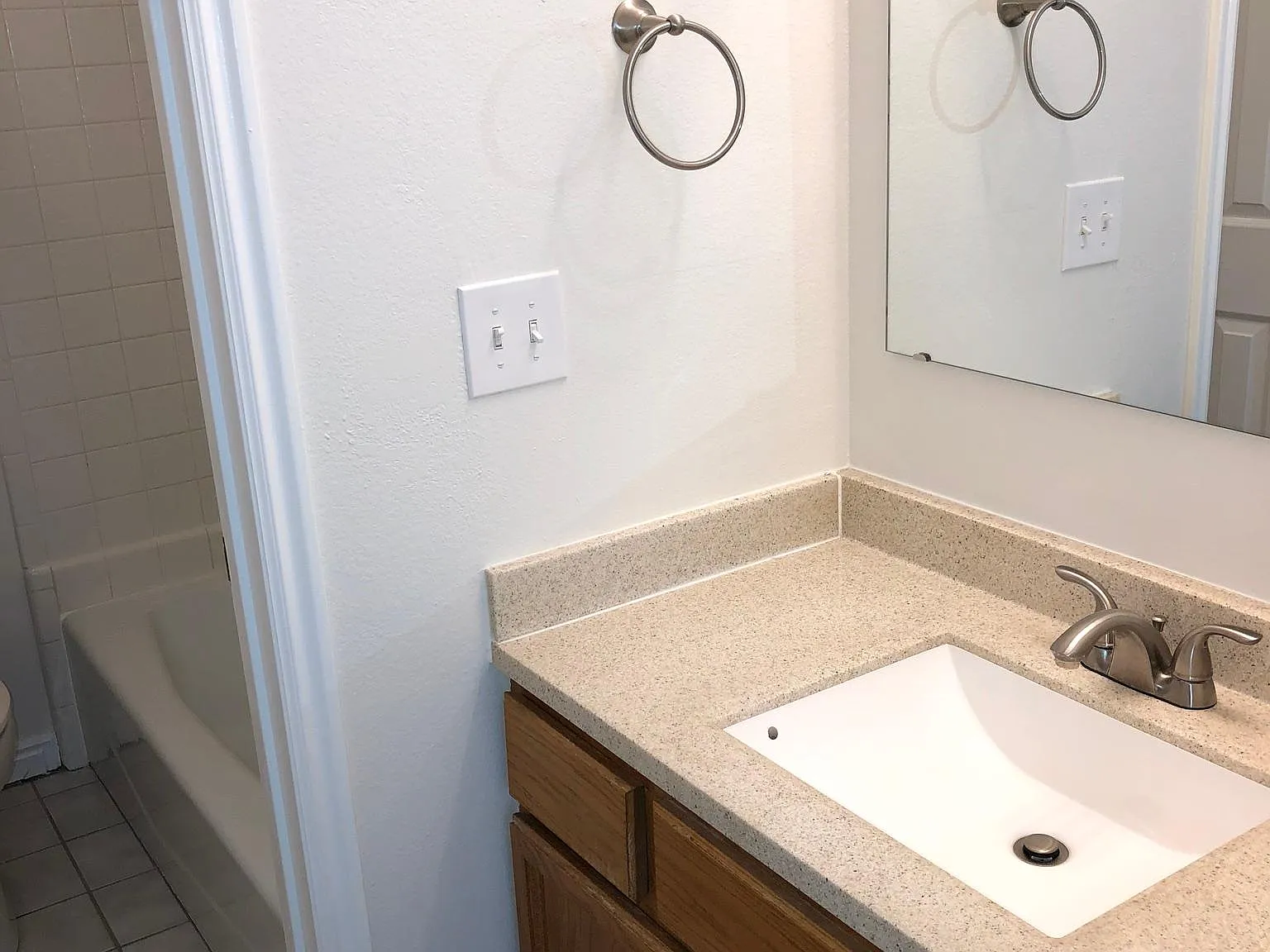 2 bed, 900 sqft, $2,500 — Photo 3