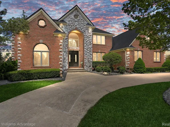 23790 Point O Woods Ct, South Lyon, MI 48178